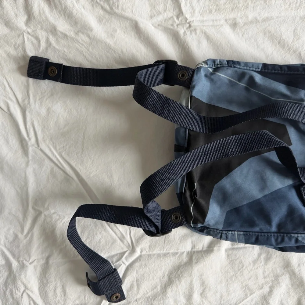 Fjallraven Kanken Art Mini Backpack in Ocean Deep‎